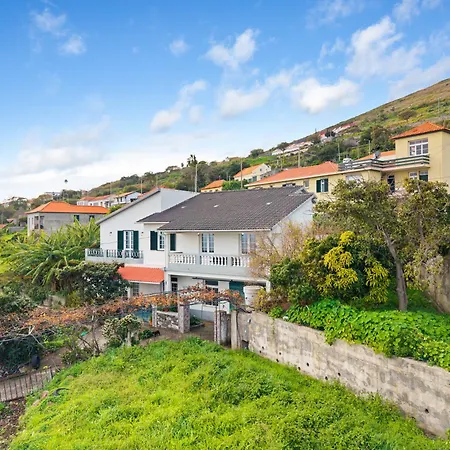 Feriehus Seaview House *