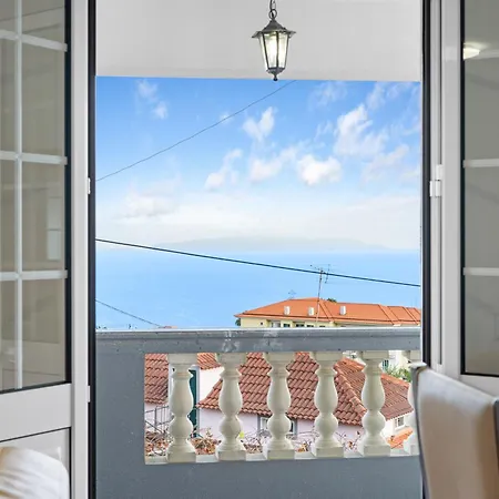 Seaview House *