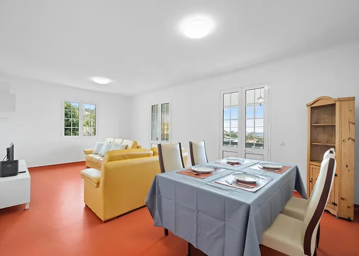 Seaview House Канису