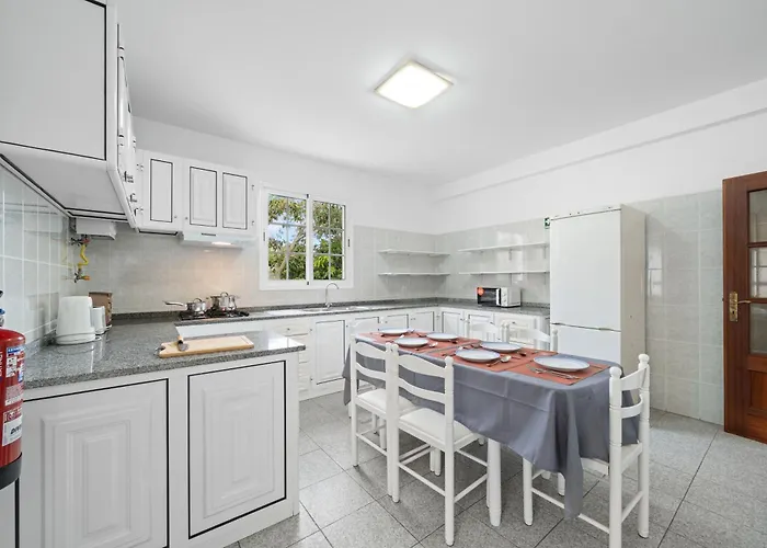 Seaview House Канису